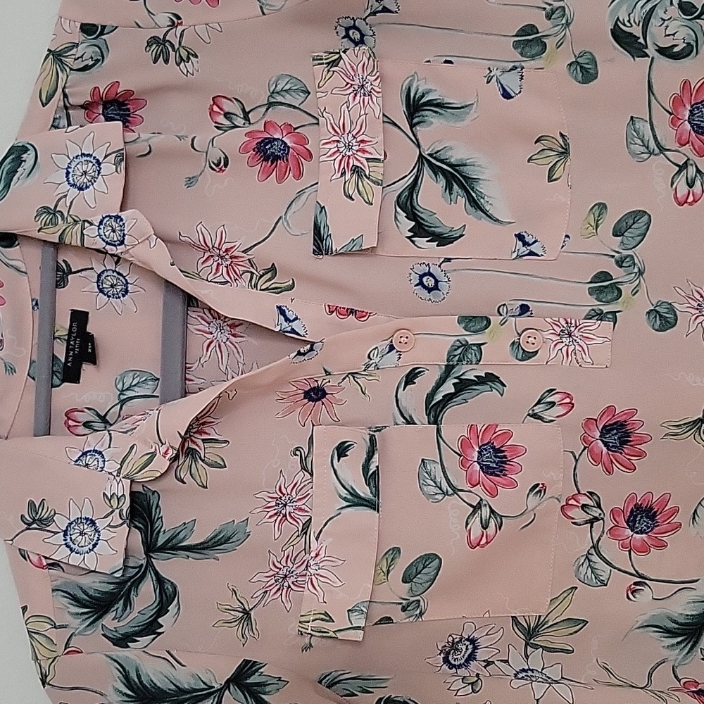 Ann Taylor Petite Floral Long Sleeve Shirt size XSP - Picture 2 of 8